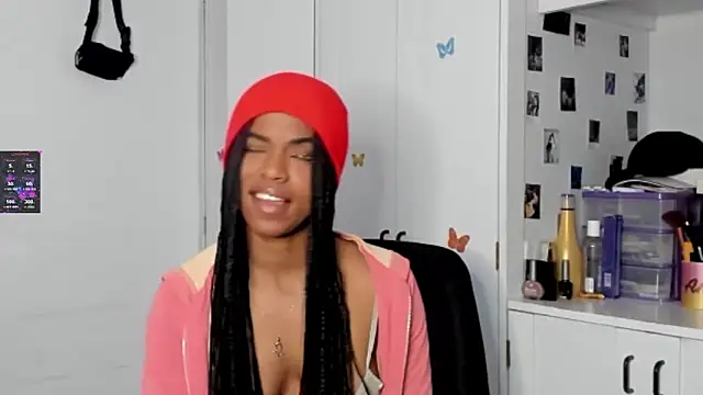 Snapshot of Marce_22 chatting on February 19, 2025, 4:34 am Marce 22 online show from February 19, 2025, 4:34 am