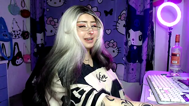 lussyevans24 online show from March 10, 2026, 3:43 am