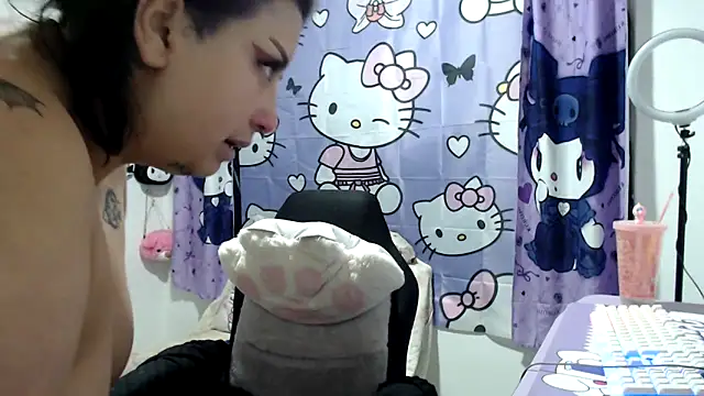 lussyevans24 online show from November 18, 2025, 3:43 am