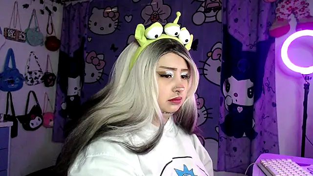 Snapshot of lussyevans24 chatting on February 6, 2026, 6:31 am lussyevans24 online show from February 6, 2026, 6:31 am