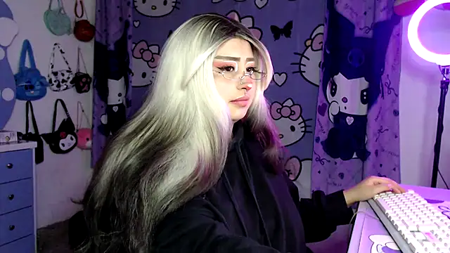 Snapshot of lussyevans24 chatting on February 28, 2026, 3:39 am lussyevans24 online show from February 28, 2026, 3:39 am