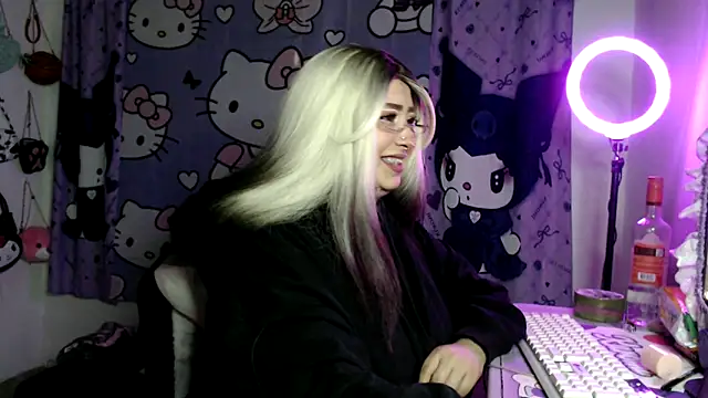 lussyevans24 online show from April 10, 2026, 2:51 am