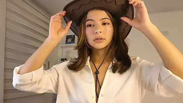 Snapshot of lissi_S chatting on October 19, 2025, 2:47 am lissi S online show from October 19, 2025, 2:47 am