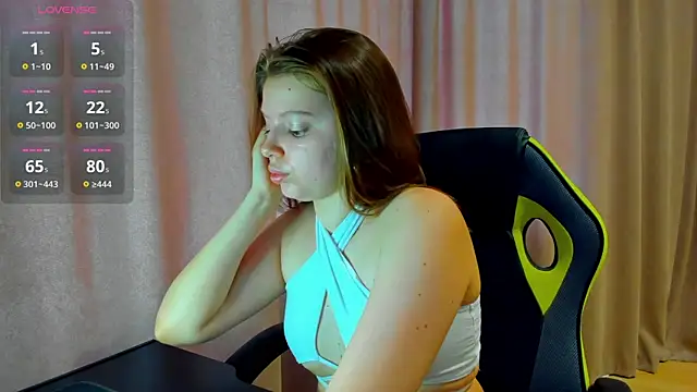 Snapshot of Nicky_Rosee chatting on May 14, 2026, 12:51 am Nicky Rosee online show from May 14, 2026, 12:51 am