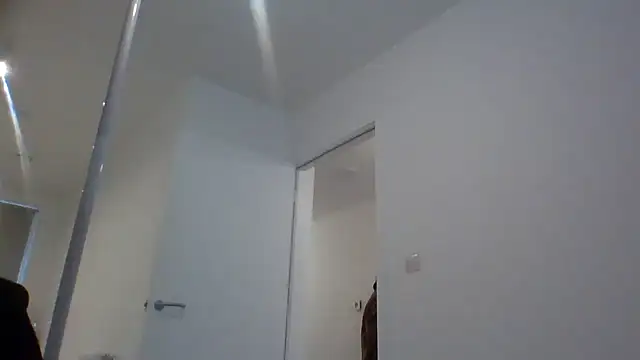 Snapshot of Cinderella_Jewels_ chatting on October 26, 2025, 12:49 pm Cinderella Jewels online show from October 26, 2025, 12:49 pm