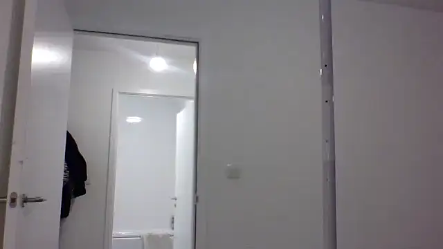 Snapshot of Cinderella_Jewels_ chatting on November 5, 2025, 9:40 pm Cinderella Jewels online show from November 5, 2025, 9:40 pm