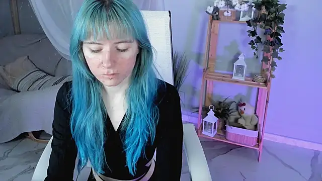 LexiWenford online show from October 16, 2025, 2:42 am