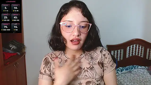 alexaa08 online show from November 6, 2025, 1:15 pm