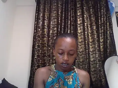 Snapshot of Petite_doll20 chatting on April 17, 2026, 5:43 am Petite doll20 online show from April 17, 2026, 5:43 am