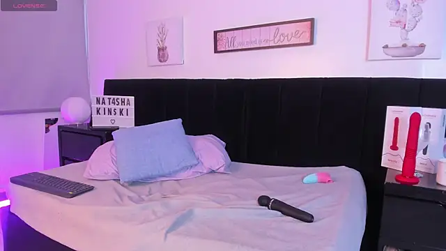 Snapshot of Natasha_Kinski chatting on March 8, 2025, 11:07 pm Natasha Kinski online show from March 8, 2025, 11:07 pm