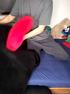 Snapshot of Dennis_2024 chatting on October 21, 2025, 5:40 am Dennis 2024 online show from October 21, 2025, 5:40 am