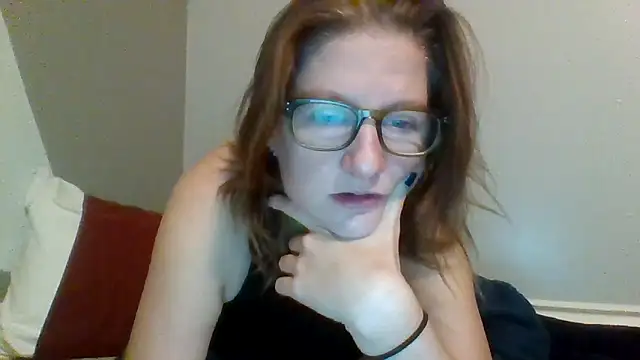 Eluradess online show from October 12, 2025, 7:48 pm