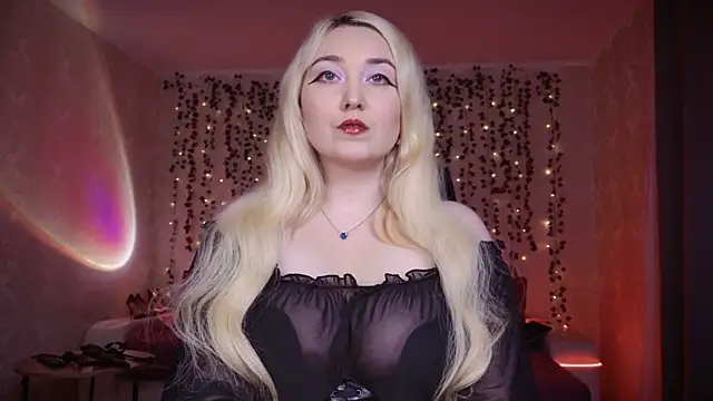 Snapshot of AllisonBlack_ chatting on October 6, 2025, 8:42 pm AllisonBlack online show from October 6, 2025, 8:42 pm