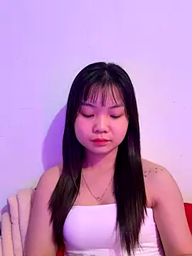 Maeve2k5 online show from November 17, 2025, 11:31 pm