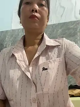 Linaannn online show from November 2, 2025, 9:42 pm