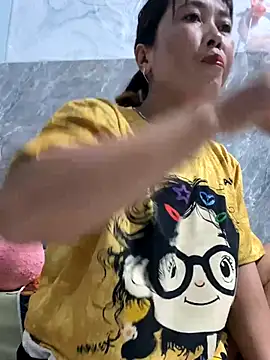 Linaannn online show from October 17, 2025, 11:28 pm