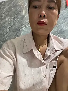 Linaannn online show from May 13, 2026, 11:12 pm