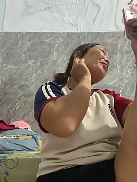 Linaannn online show from November 6, 2025, 2:37 am