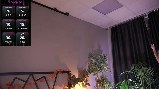 LindaThacker online show from November 7, 2025, 4:39 am