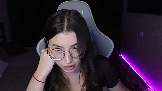 EuphoriaHaily online show from November 26, 2025, 1:33 pm