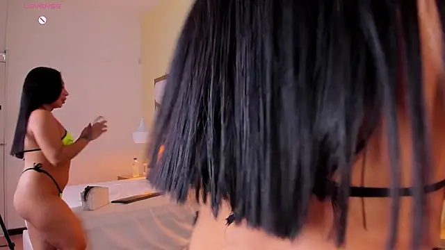 CarolineMaldonado online show from October 4, 2025, 12:28 pm