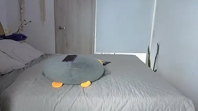 leidysauts online show from April 29, 2026, 9:43 pm