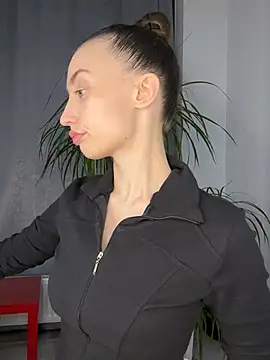 Polli Kiss online show from March 17, 2025, 7:15 pm