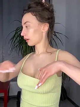 Polli Kiss online show from March 11, 2025, 10:42 pm