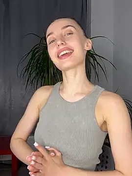 Polli Kiss online show from March 9, 2025, 8:21 pm