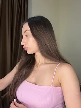 Polli Kiss online show from October 19, 2025, 5:37 pm