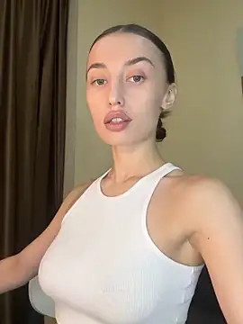 Polli Kiss online show from October 2, 2025, 6:33 pm