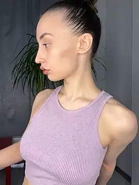 Polli Kiss online show from March 19, 2025, 3:40 pm