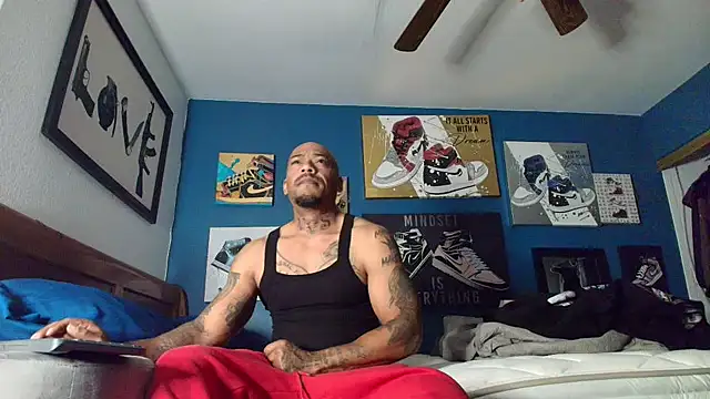 athephenomenal1 online show from November 19, 2025, 2:33 am