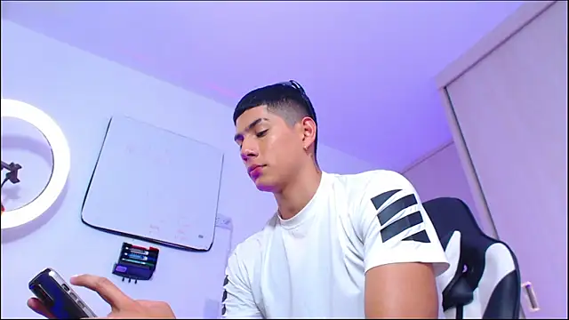 Valerio 20 online show from May 21, 2026, 10:18 pm