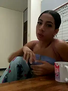 Lina10 online show from September 13, 2025, 6:19 pm