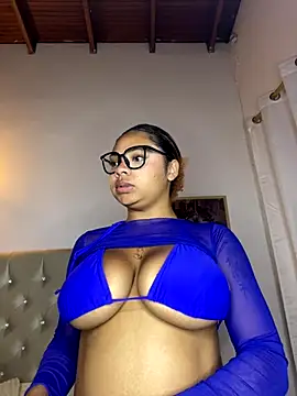 Eloisa cleavage  online show from December 23, 2025, 10:14 am