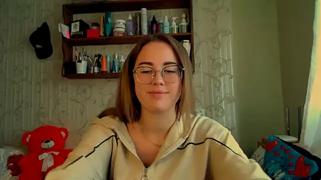 luxie milady online show from October 18, 2025, 11:01 am