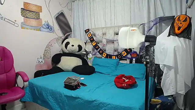 EMMA SWEETT1 online show from October 30, 2025, 1:09 pm