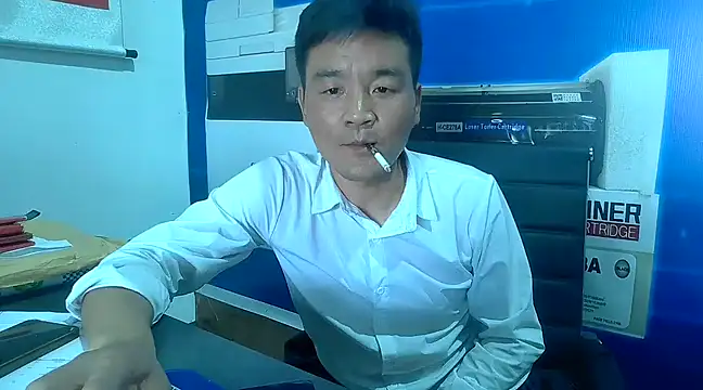 kisstoyousoon2024 online show from March 15, 2025, 9:19 am