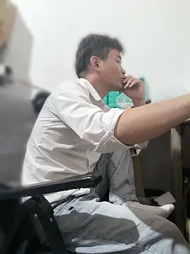 kisstoyousoon2024 online show from February 28, 2026, 7:19 am