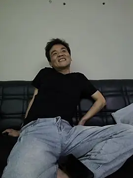 kisstoyousoon2024 online show from February 16, 2026, 5:44 pm