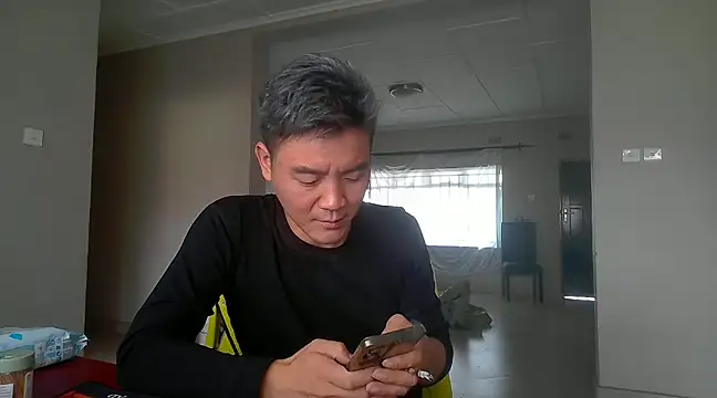 kisstoyousoon2024 online show from January 1, 2025, 8:24 am