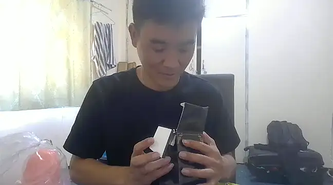 kisstoyousoon2024 online show from December 3, 2024, 7:27 am