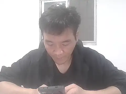 kisstoyousoon2024 online show from November 11, 2025, 6:36 pm