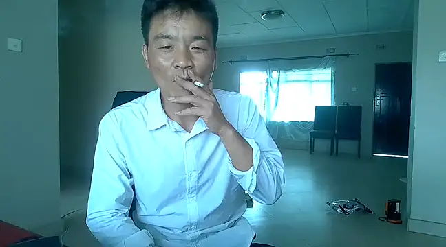 kisstoyousoon2024 online show from March 15, 2025, 12:34 pm