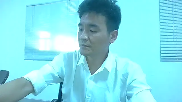 kisstoyousoon2024 online show from March 18, 2025, 3:12 pm