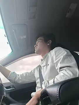 kisstoyousoon2024 online show from December 23, 2025, 7:29 am