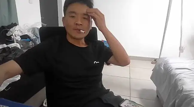 kisstoyousoon2024 online show from March 10, 2025, 7:29 pm