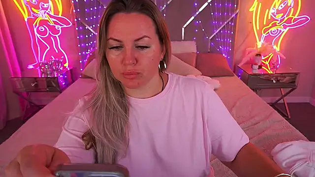 KiraCandyS online show from May 19, 2026, 10:50 pm