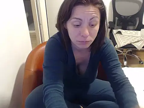 Emmatoo online show from March 18, 2026, 8:21 pm